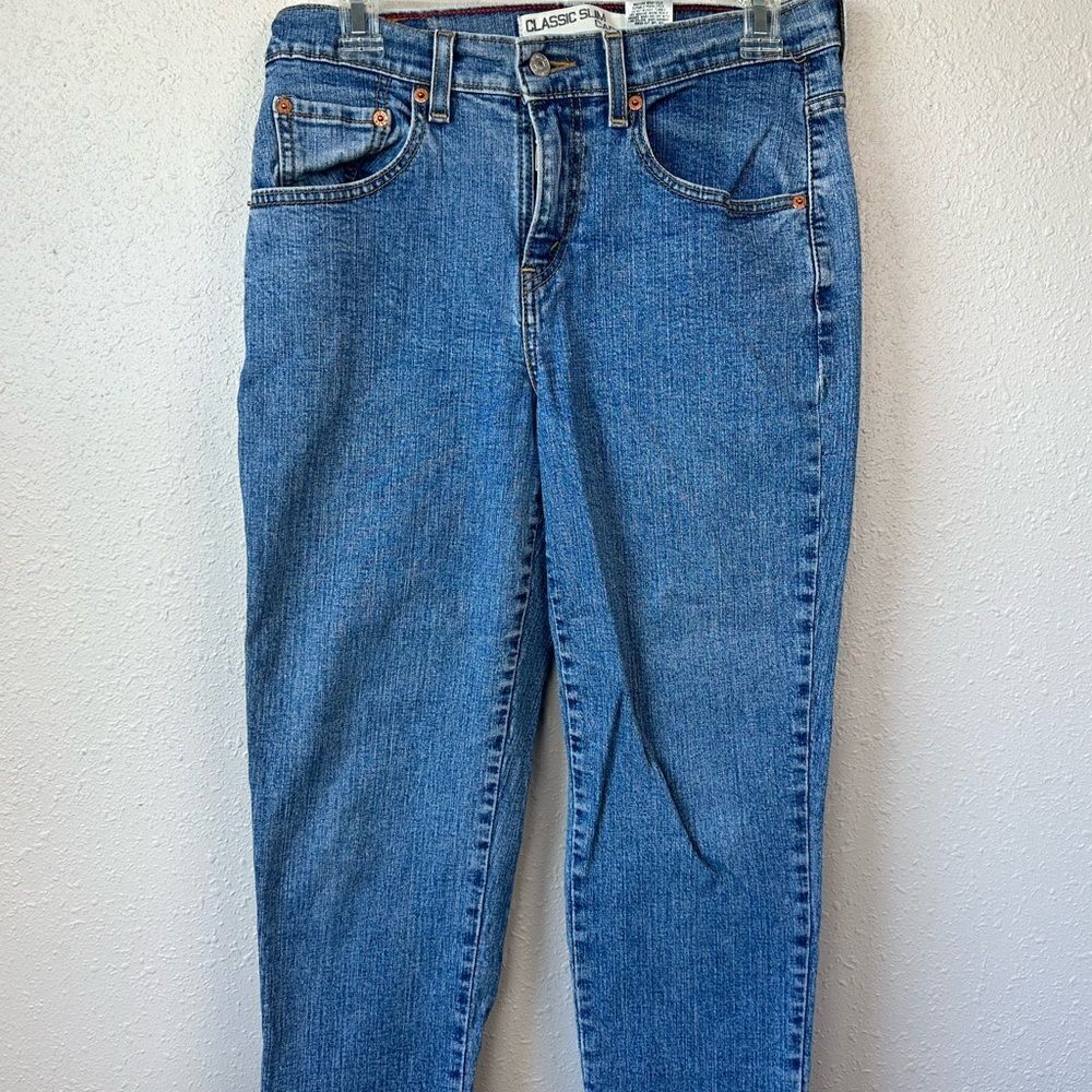 EUC Classic Slim Levi’s Women’s Capris
